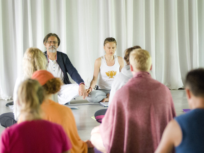 Szakrális énekek, zenés meditációk - jóga tábor Szakrális énekek, zenés meditációk - jóga tábor